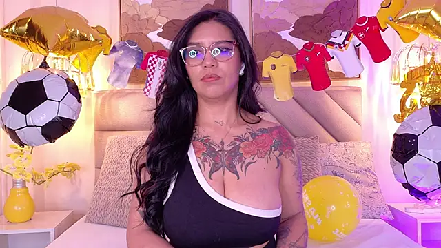 Sharlot18 online show from 06-19-26, 12:31
