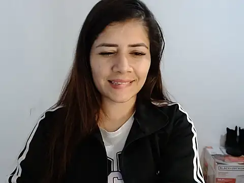 Luna zoe online show from 07-05-26, 03:13