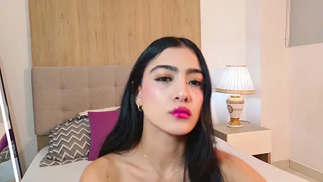 Snapshot of MaluCortes chatting on 06-25-26, 02:21 MaluCortes online show from 06-25-26, 02:21