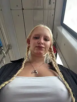 Elfi InPublic online show from 07-15-26, 04:07