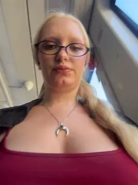 Elfi InPublic online show from 07-18-26, 04:27