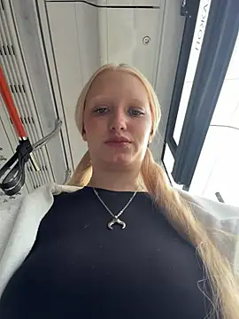 Elfi InPublic online show from 07-22-26, 04:15