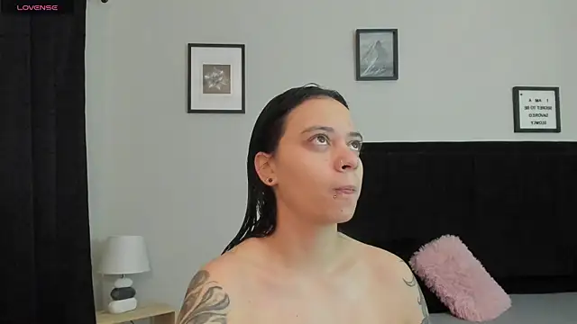 Snapshot of Sara_B chatting on 07-13-26, 06:00 Sara B online show from 07-13-26, 06:00
