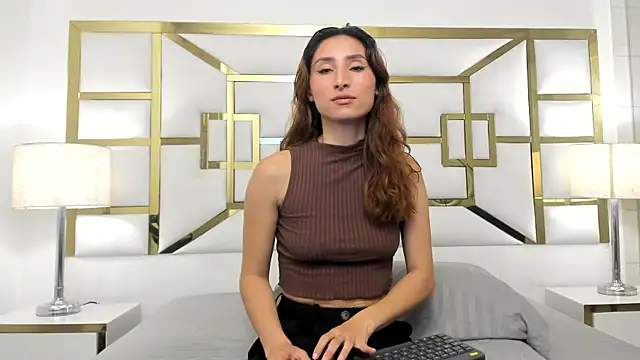 Snapshot of VivieneLuxe chatting on 07-26-26, 04:09 VivieneLuxe online show from 07-26-26, 04:09