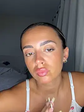 Snapshot of Harrietbronzex chatting on 06-21-26, 08:33 Harrietbronzex online show from 06-21-26, 08:33