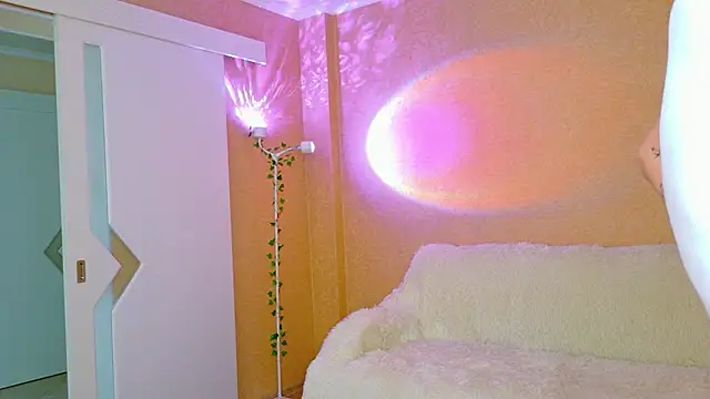 Snapshot of SweeetMia chatting on 06-25-26, 05:12 SweeetMia online show from 06-25-26, 05:12