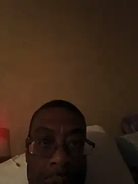 Snapshot of longbigEno chatting on 06-15-26, 08:16 longbigEno online show from 06-15-26, 08:16