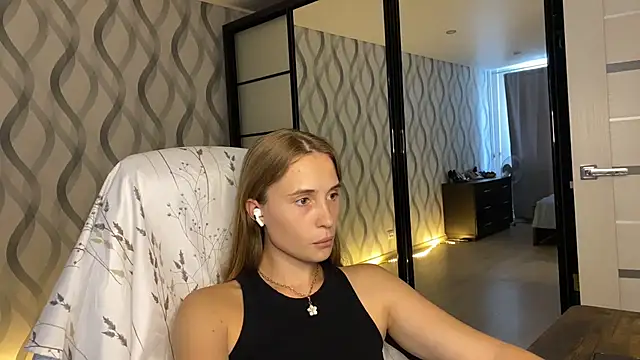Miss Luna meow online show from 07-17-26, 03:50