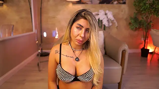 LucyyRosse online show from 06-20-26, 08:17