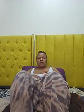 THICKCHARMAxxx28 online show from 06-15-26, 08:33
