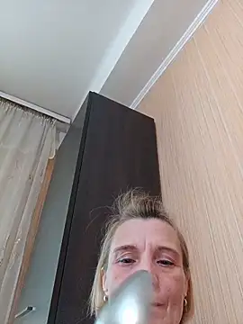 Snapshot of Kriss-Miss-Kiss chatting on 06-18-26, 04:11 Kriss-Miss-Kiss online show from 06-18-26, 04:11