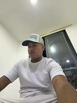 Snapshot of andrewss_boy chatting on 06-16-26, 04:48 andrewss boy online show from 06-16-26, 04:48