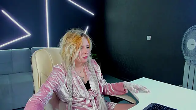 Snapshot of kikipeach chatting on 06-30-26, 12:17 kikipeach online show from 06-30-26, 12:17