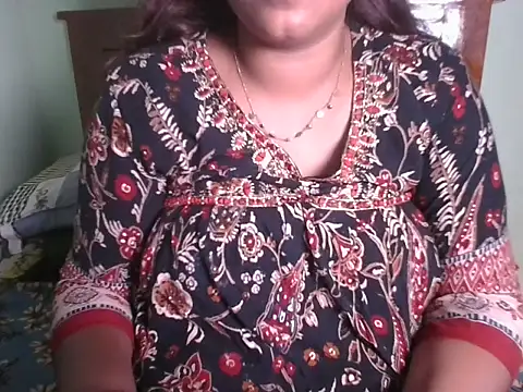 Snapshot of Tamil_Shailu chatting on 07-08-26, 06:12 Tamil Shailu online show from 07-08-26, 06:12