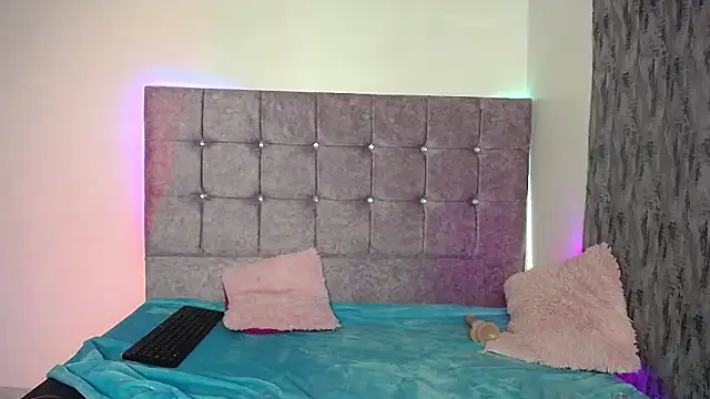 zira lux online show from 06-25-26, 04:01