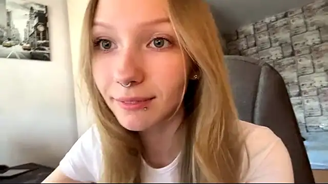 Snapshot of BivalentFalloff chatting on 06-20-26, 05:10 BivalentFalloff online show from 06-20-26, 05:10