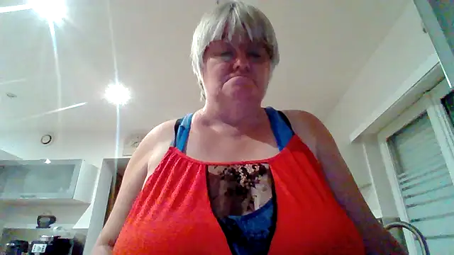 Snapshot of coquinesensuel chatting on 06-25-26, 08:13 coquinesensuel online show from 06-25-26, 08:13