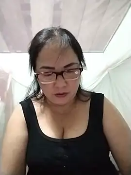 Snapshot of Naaya8109 chatting on 07-11-26, 01:52 Naaya8109 online show from 07-11-26, 01:52