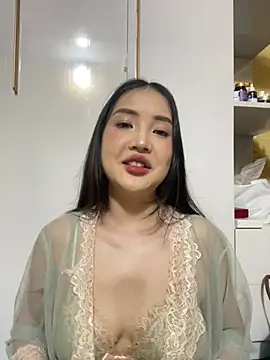 Lilyluta2000 online show from 06-25-26, 08:19