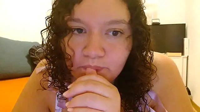 Snapshot of HeidiSanabria chatting on 07-18-26, 11:08 HeidiSanabria online show from 07-18-26, 11:08