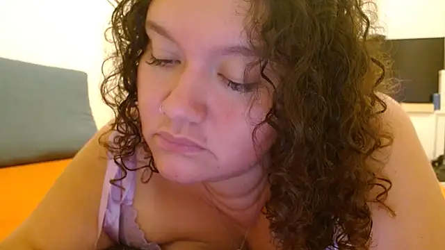 Snapshot of HeidiSanabria chatting on 07-24-26, 12:30 HeidiSanabria online show from 07-24-26, 12:30