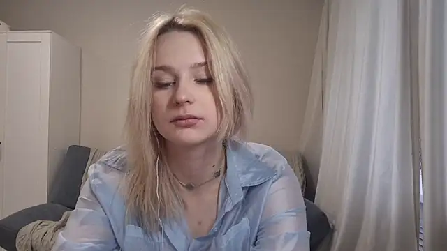 Snapshot of BloomMoon chatting on 06-22-26, 12:35 BloomMoon online show from 06-22-26, 12:35