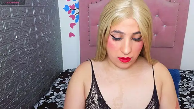 roxxy pink  online show from 06-28-26, 01:00