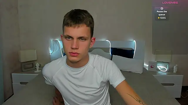 Snapshot of m0neyken chatting on 07-10-26, 03:00 m0neyken online show from 07-10-26, 03:00