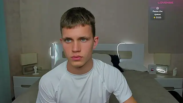 Snapshot of m0neyken chatting on 07-13-26, 07:11 m0neyken online show from 07-13-26, 07:11