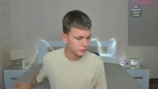 Snapshot of m0neyken chatting on 07-17-26, 02:18 m0neyken online show from 07-17-26, 02:18