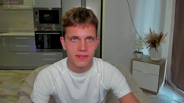 Snapshot of m0neyken chatting on 08-04-26, 02:15 m0neyken online show from 08-04-26, 02:15