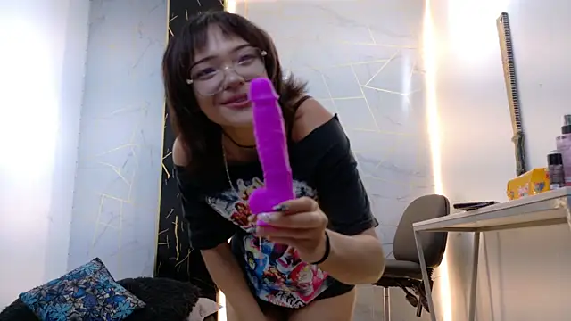 Snapshot of Nix_Siren chatting on 08-08-26, 01:13 Nix Siren online show from 08-08-26, 01:13