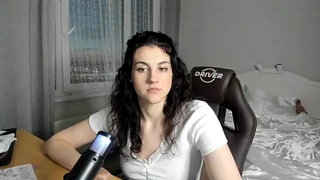 Snapshot of Avelinatt chatting on 07-16-26, 09:21 Avelinatt online show from 07-16-26, 09:21