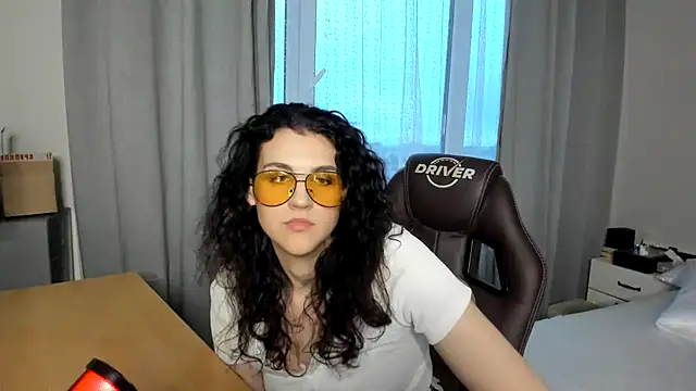 Snapshot of Avelinatt chatting on 07-21-26, 07:05 Avelinatt online show from 07-21-26, 07:05