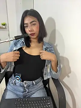 Snapshot of cherry_skinnyy_ chatting on 08-04-26, 02:59 cherry skinnyy online show from 08-04-26, 02:59