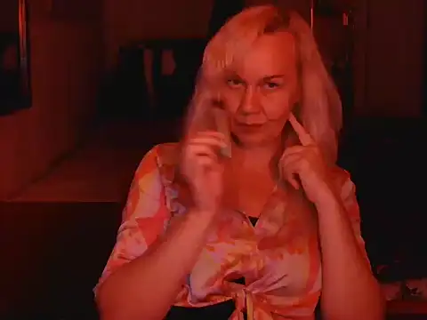 Snapshot of Ravelynni chatting on 07-29-26, 04:27 Ravelynni online show from 07-29-26, 04:27