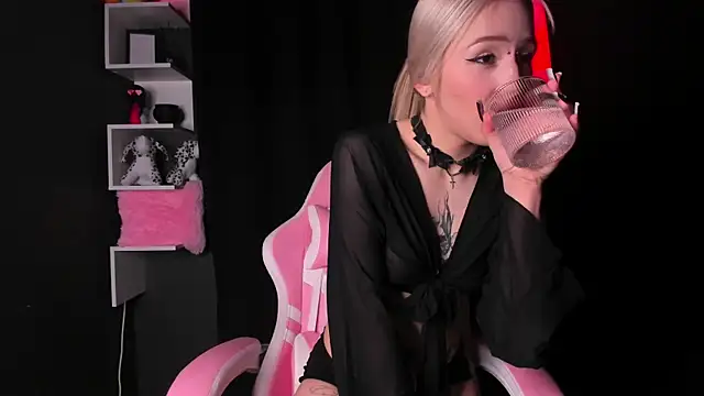 sweety lyra online show from 07-18-26, 06:23