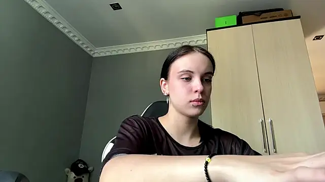 martinienjoyer online show from 07-11-26, 07:44