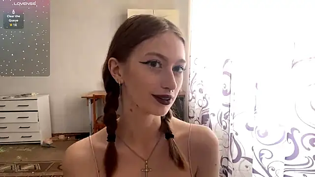 Snapshot of NicoleLouis chatting on 06-22-26, 09:06 NicoleLouis online show from 06-22-26, 09:06