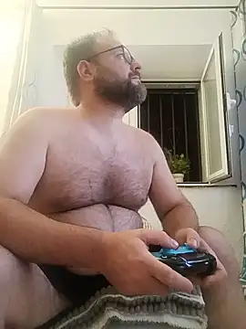 Snapshot of ashur88 chatting on 07-10-26, 10:45 ashur88 online show from 07-10-26, 10:45
