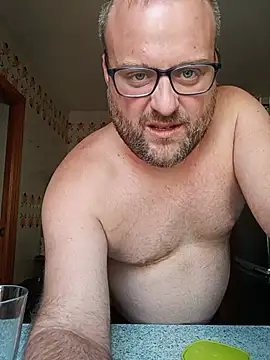 Snapshot of ashur88 chatting on 07-26-26, 01:29 ashur88 online show from 07-26-26, 01:29