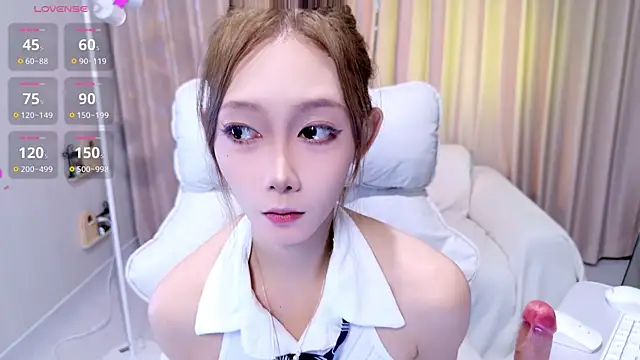 Snapshot of YangYang-0805 chatting on 06-24-26, 05:06 YangYang-0805 online show from 06-24-26, 05:06