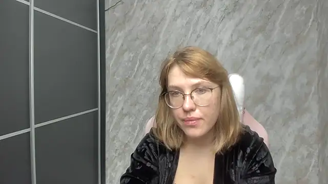 Reginasmilee online show from 02-28-25, 02:53