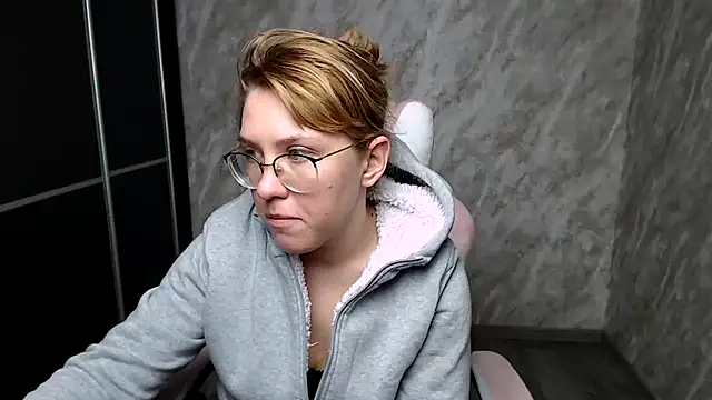 Reginasmilee online show from 03-13-25, 03:33