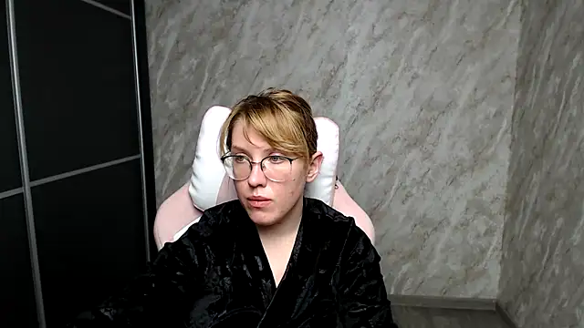 Reginasmilee online show from 03-16-25, 03:17