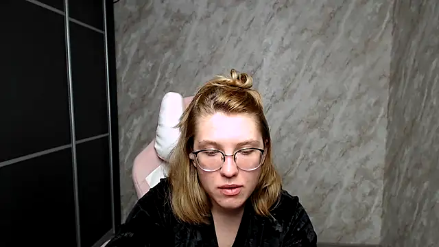 Reginasmilee online show from 03-16-25, 06:23