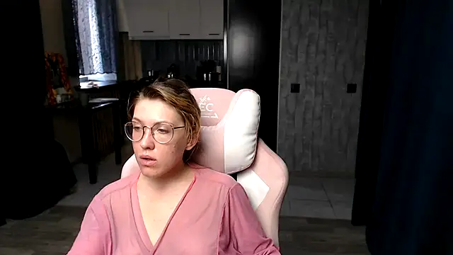 Reginasmilee online show from 09-15-25, 11:54