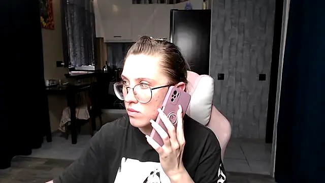 Reginasmilee online show from 09-20-25, 01:45