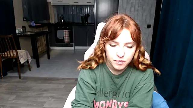 Reginasmilee online show from 10-17-25, 02:59