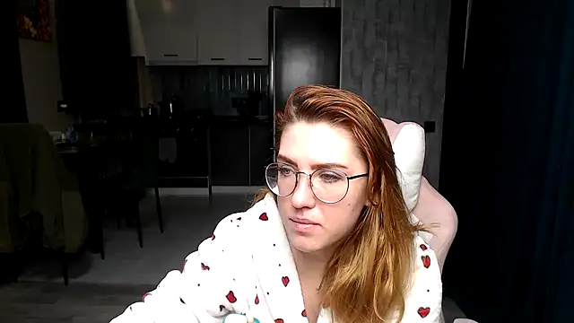 Reginasmilee online show from 11-25-25, 12:21